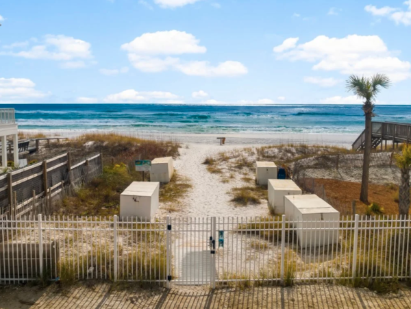 Luxurious Beach Home 6-Bedroom - Your Tropical Escape Awaits